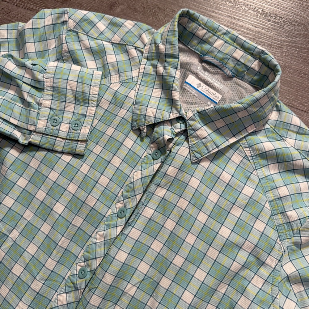 Columbia Shirt Womens M Green Plaid Hiking Fishing Vented Omni-Wick Outdoor